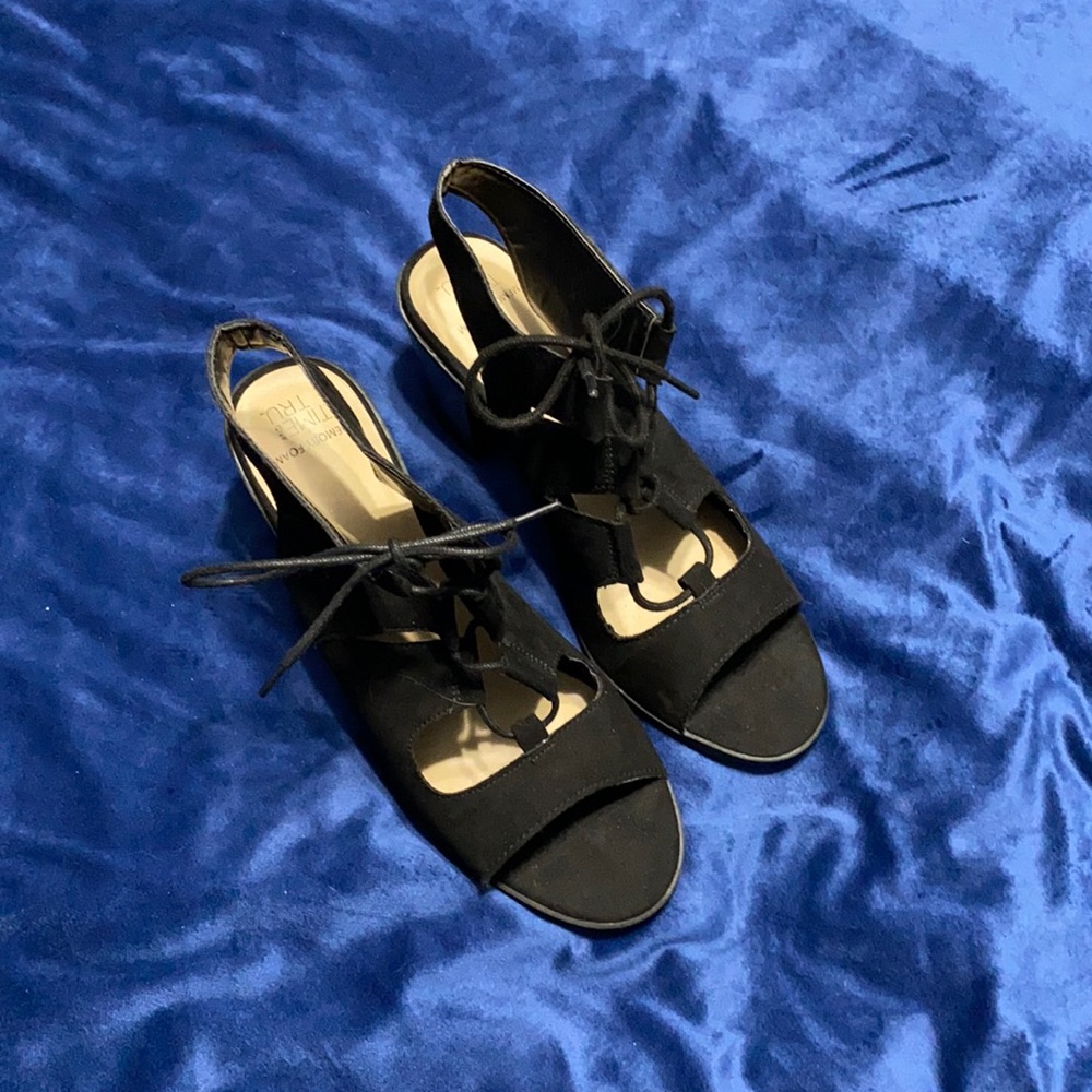 Size 10w black dressy sandals. SMOKE FREE HOME.